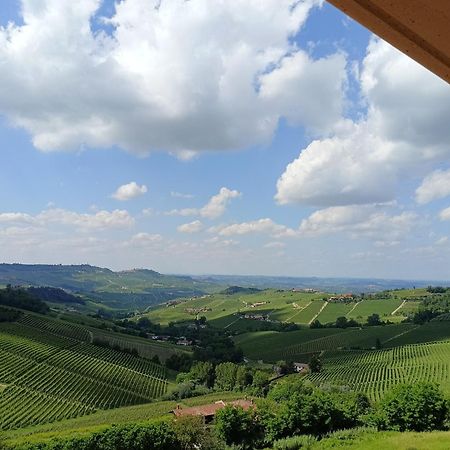 Soggiorno Con Splendida Vista Monforte D'Alba Bagian luar foto