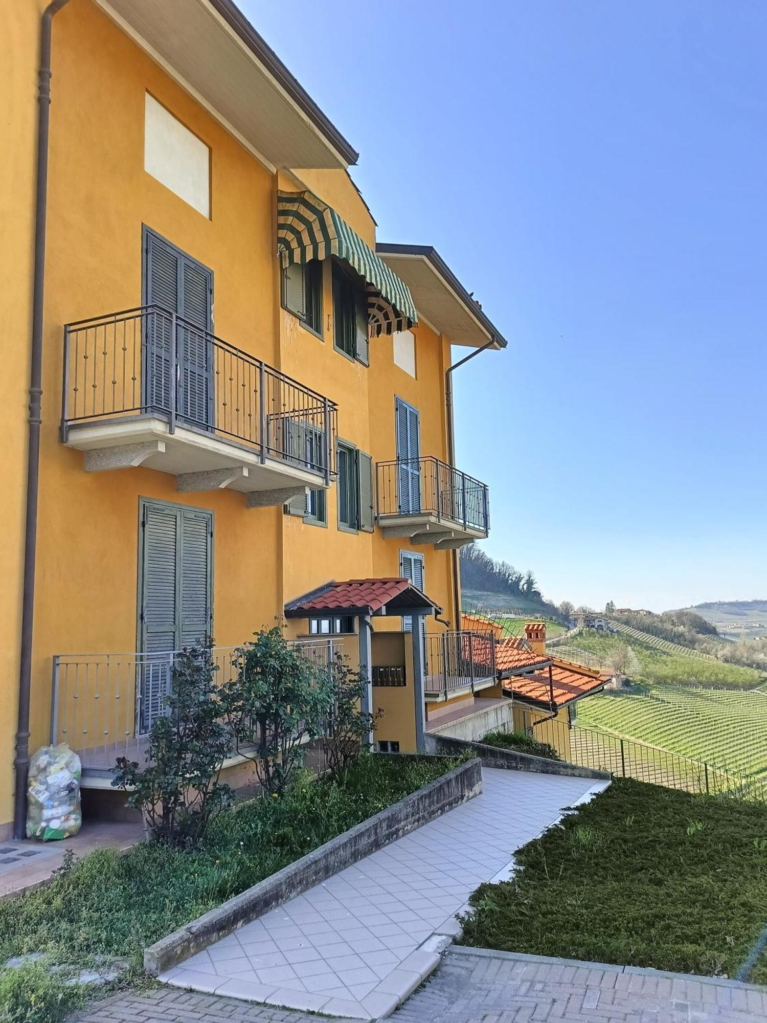 Soggiorno Con Splendida Vista Monforte D'Alba Bagian luar foto